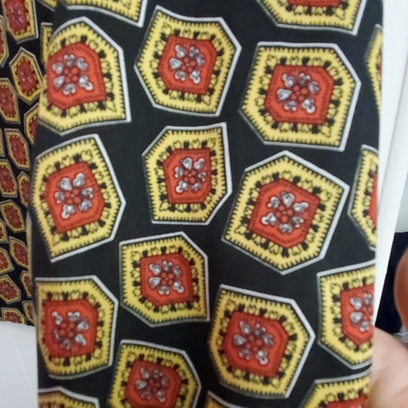 Crop Pattern Button Down - Picture 3 of 3